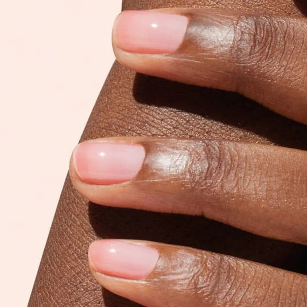 TRATAMIENTO Y CRECIMIENTO PARA UÑAS ACTIVE GLOW™
